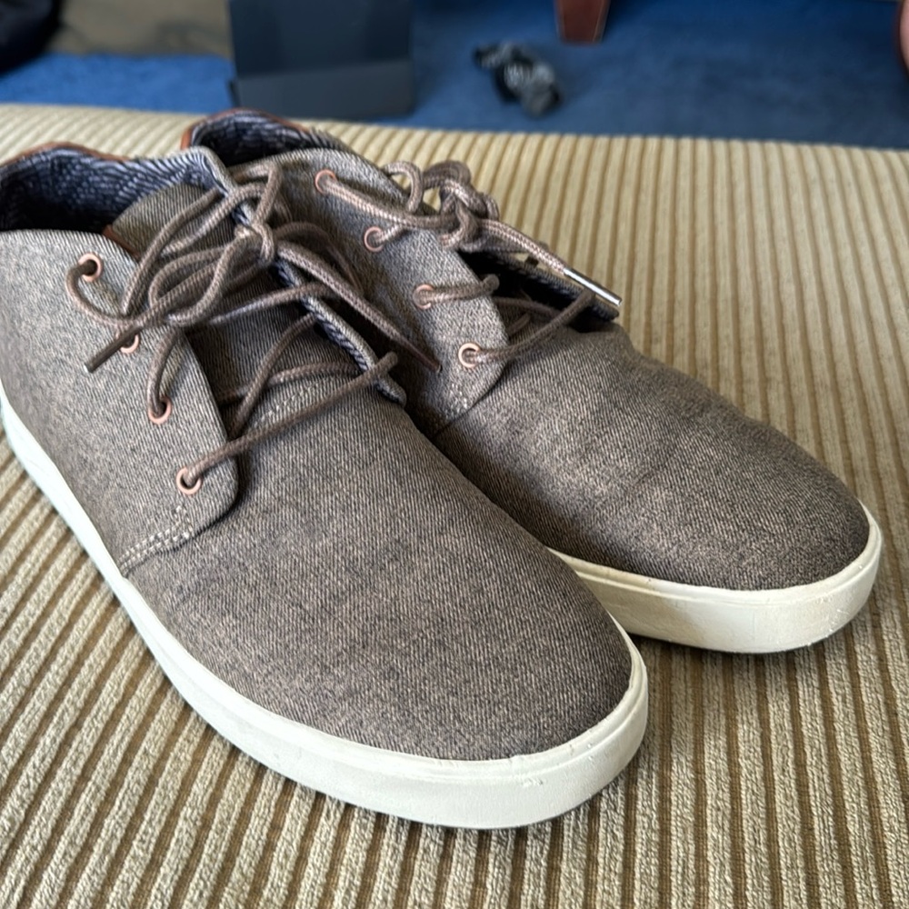 Men’s Olukai size 11 brown casual shoes